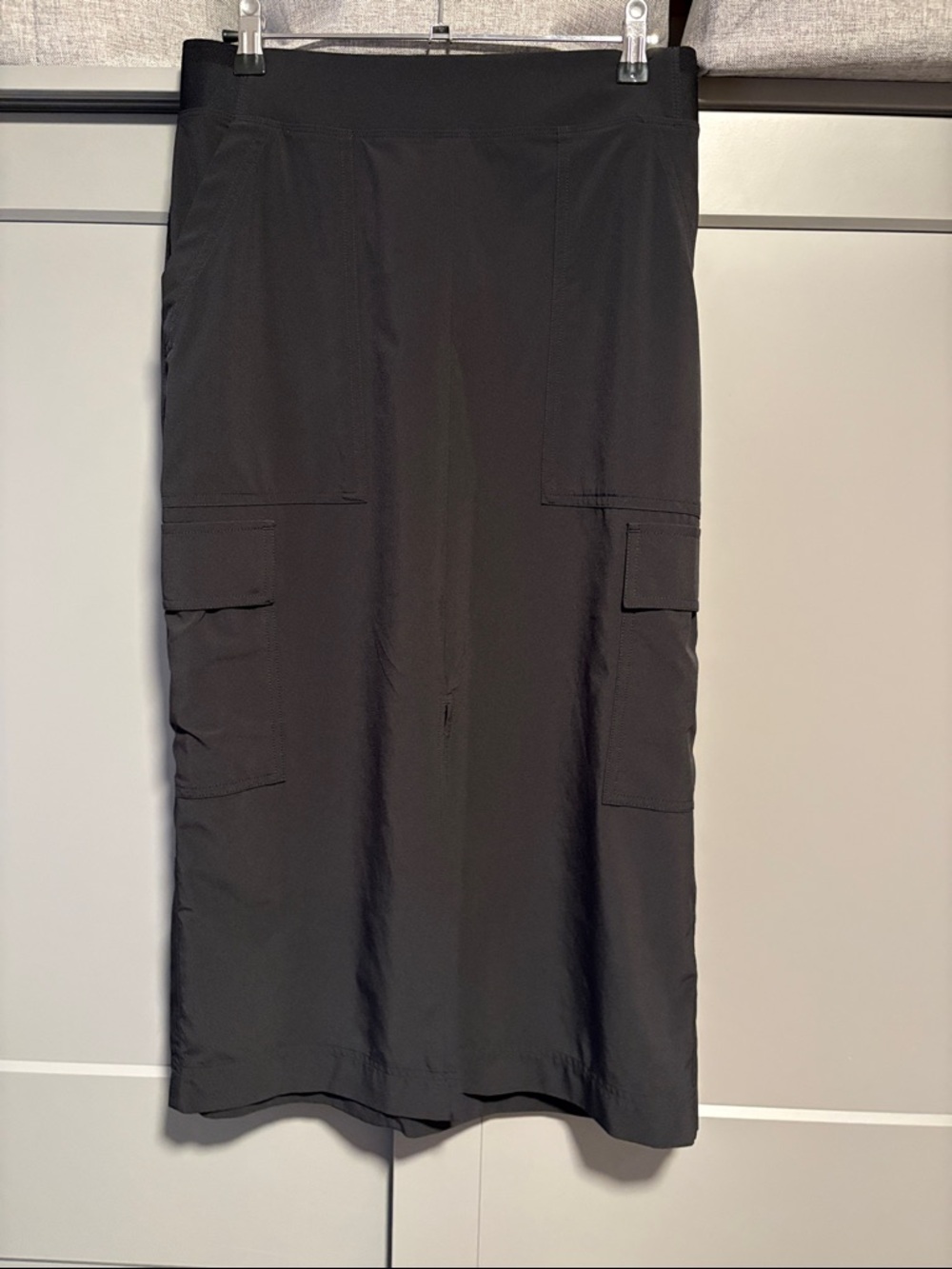 Athleta Brooklyn Heights  Women’s Black Cargo Skirt - Picture 2 of 3